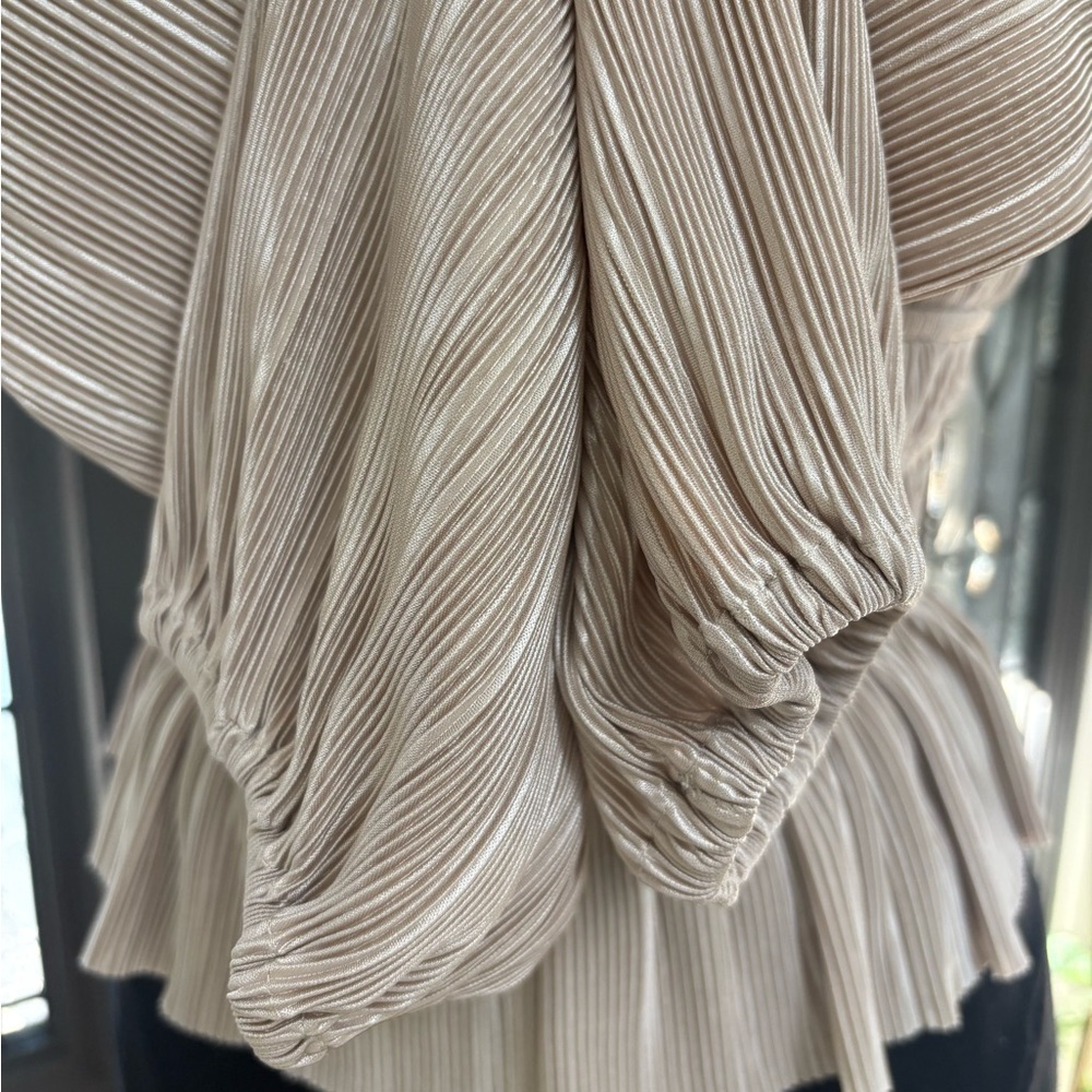 ASTR The Label Ziva Plisse Long Sleeve Pleated Peplum Coquette Blouse | Size M - Picture 8 of 11